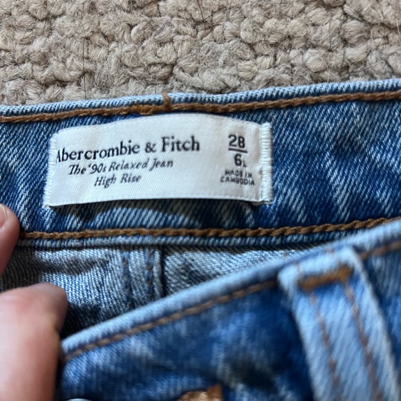 Abercrombie High Rise 90s Relaxed Jean - Picture 2 of 4